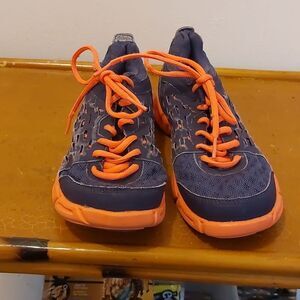 Women  Perform Fit Sneakers Size 7